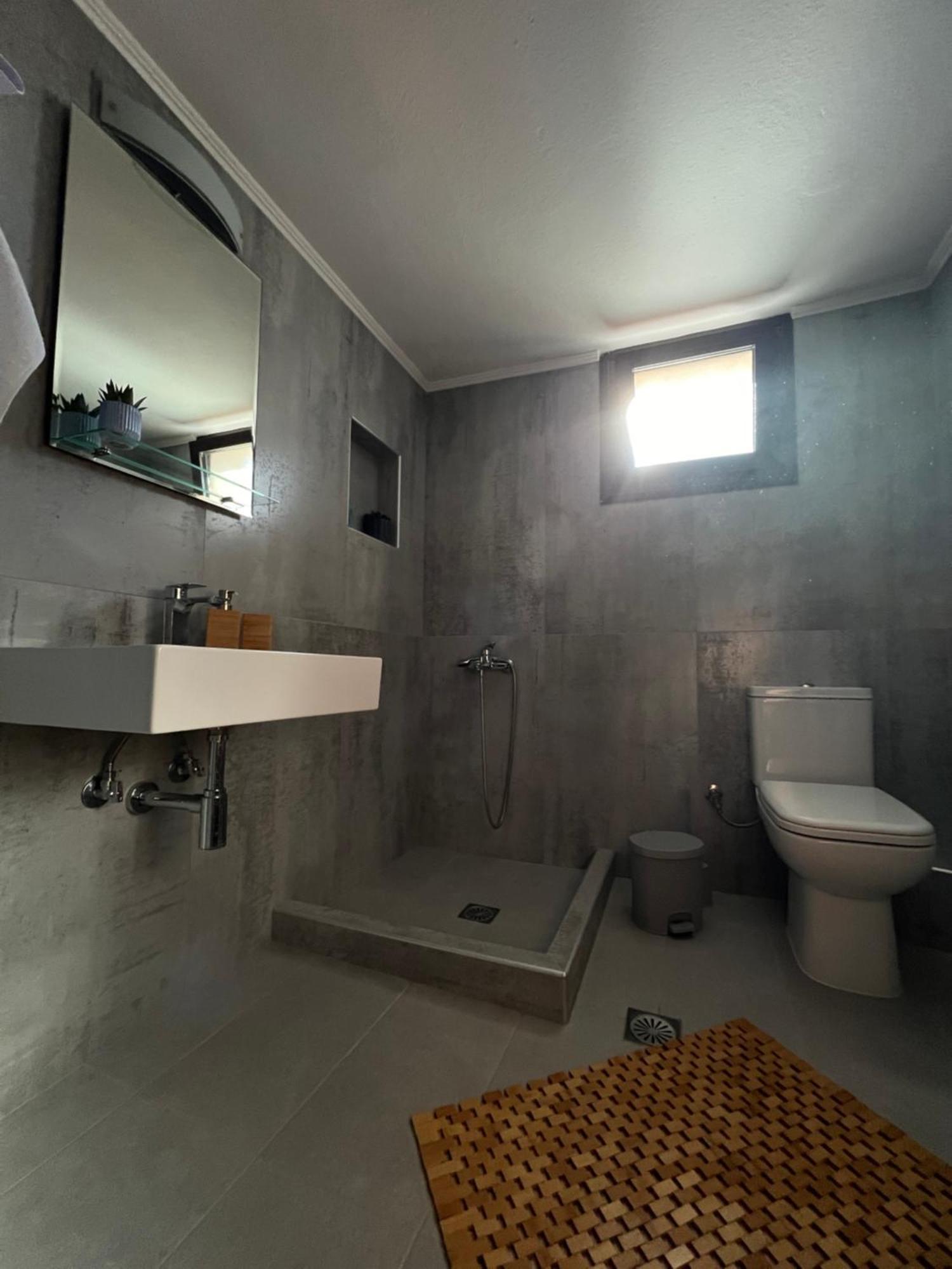 Maria Rooms To Let Ouranoupoli Exterior photo