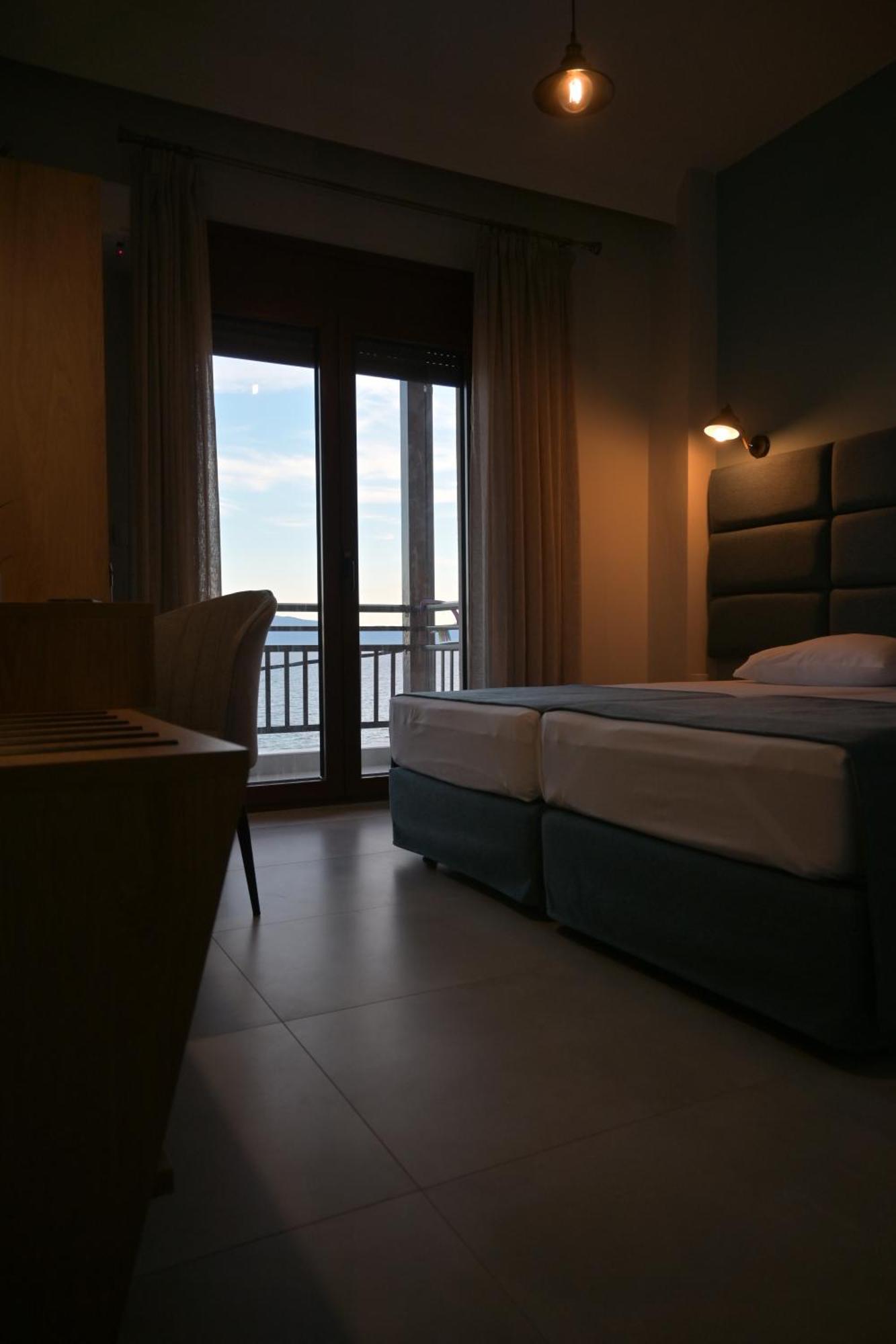 Maria Rooms To Let Ouranoupoli Exterior photo