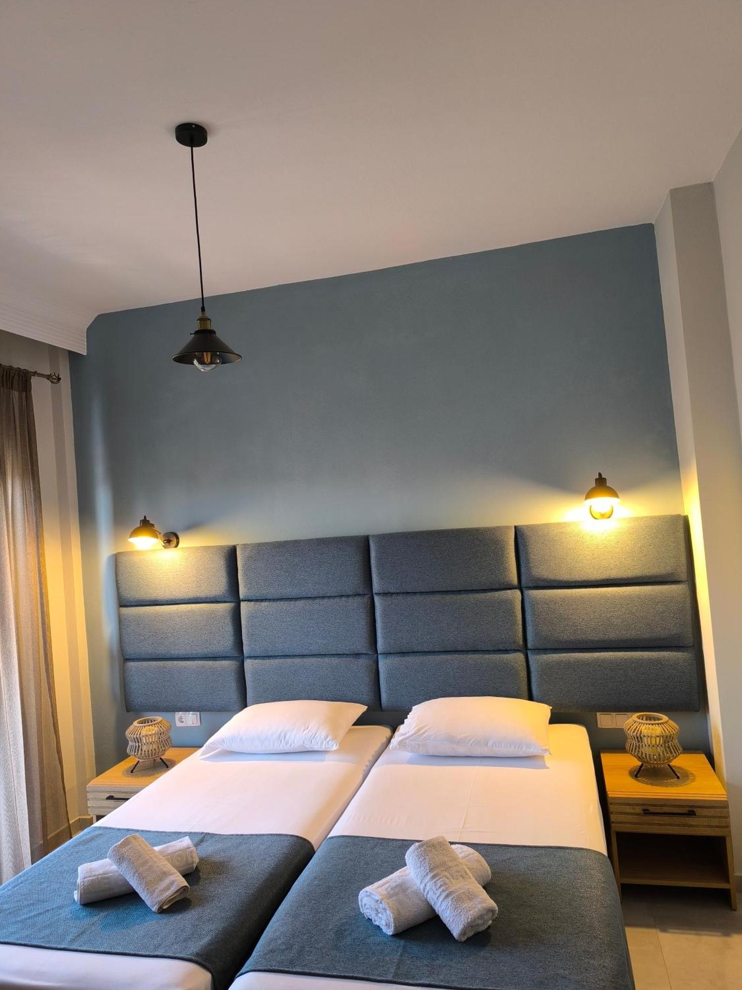 Maria Rooms To Let Ouranoupoli Exterior photo