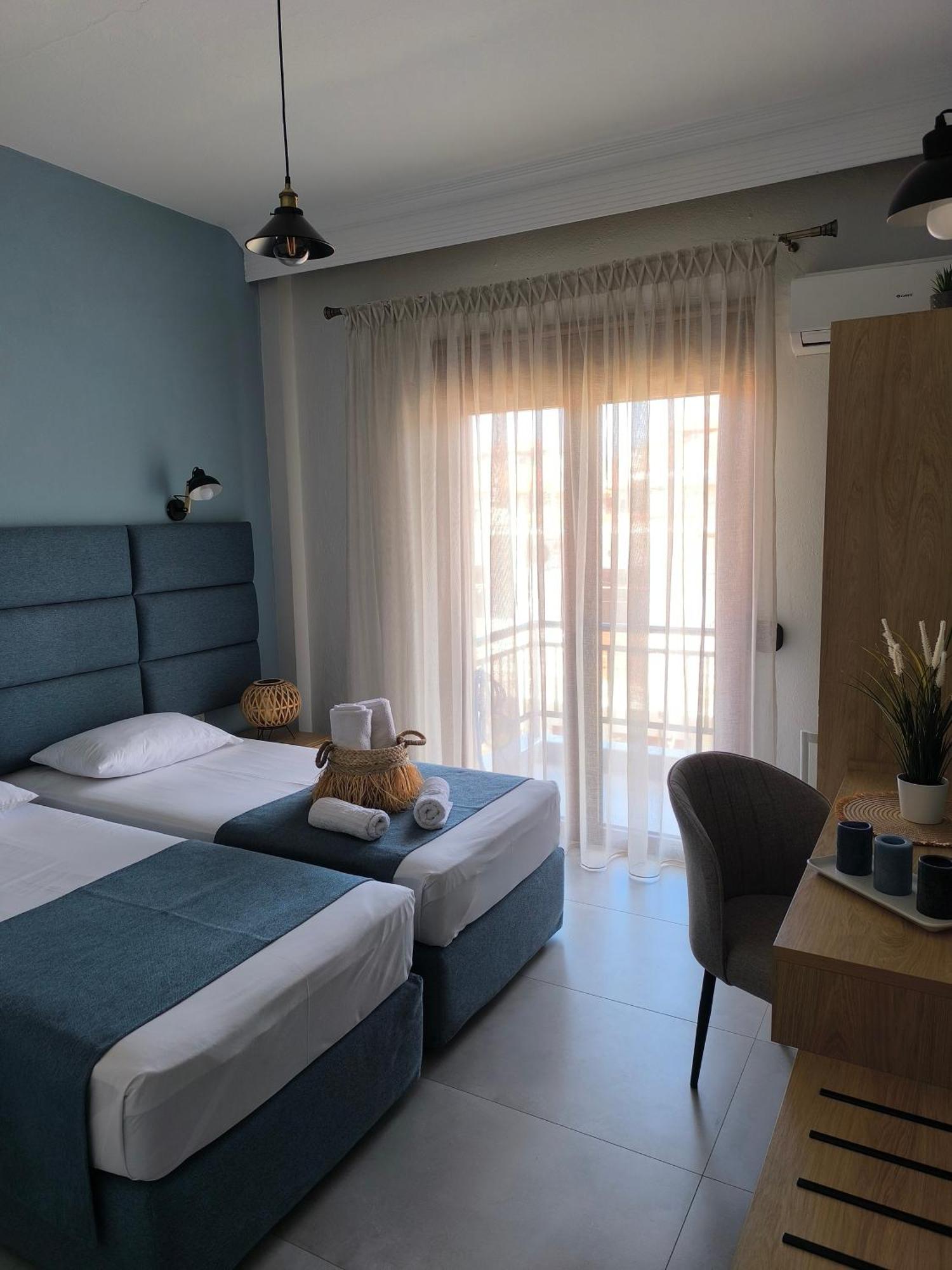 Maria Rooms To Let Ouranoupoli Exterior photo