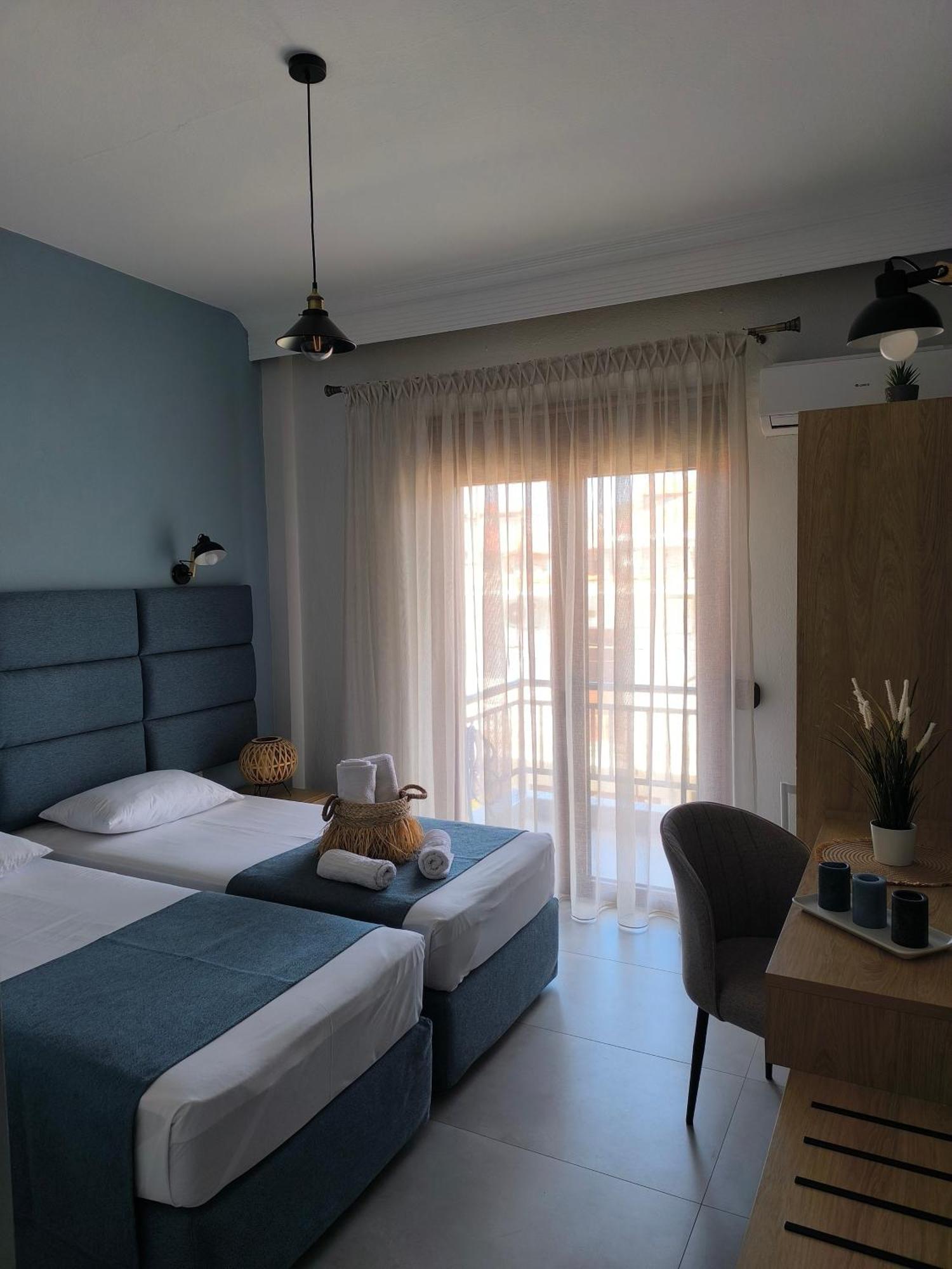 Maria Rooms To Let Ouranoupoli Exterior photo