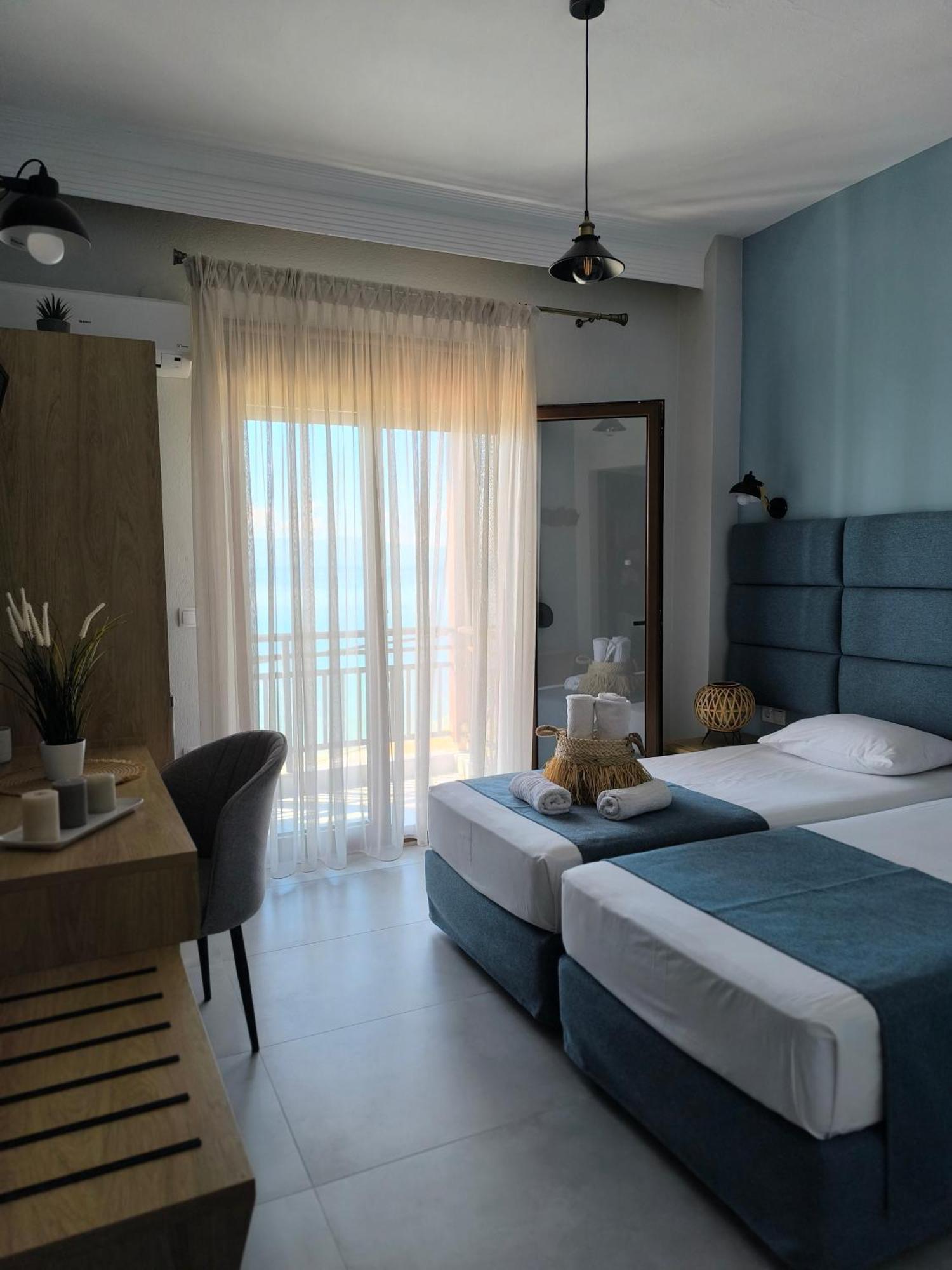 Maria Rooms To Let Ouranoupoli Exterior photo